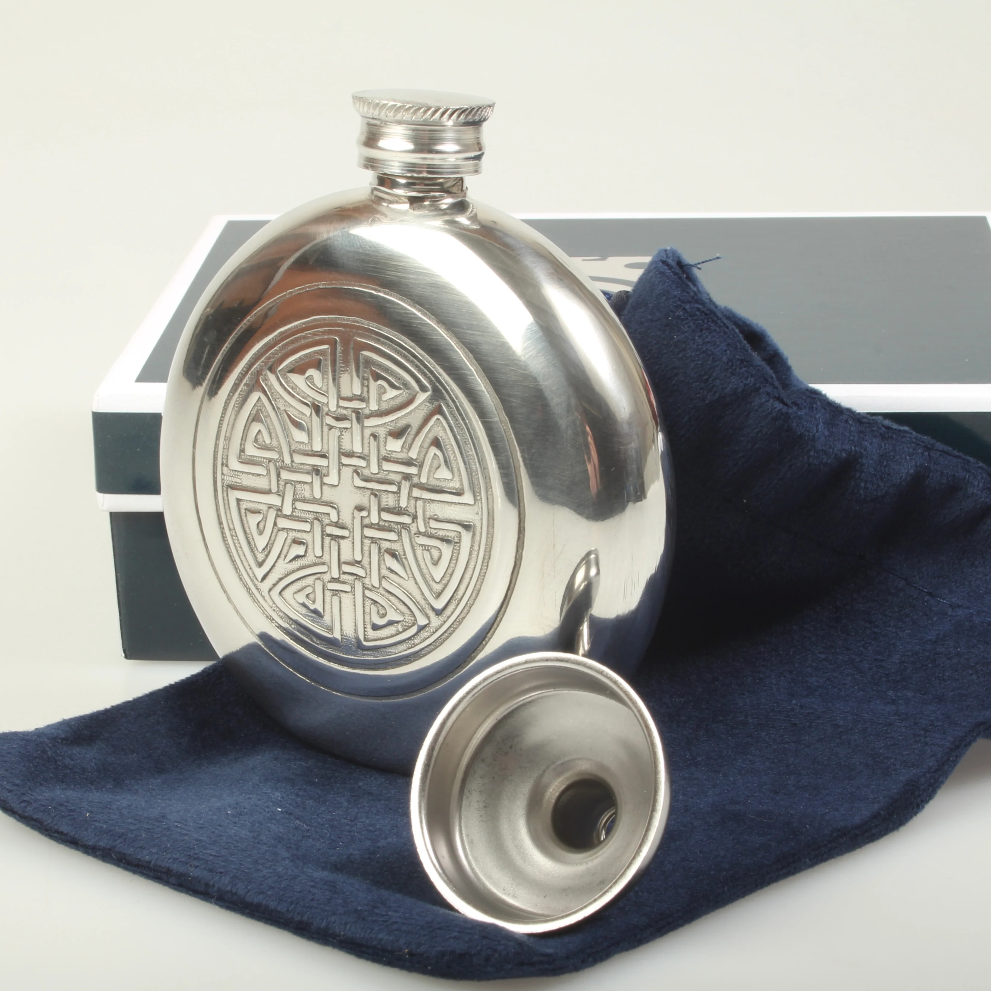 6oz Celtic Knot Pewter Flask - Image 4