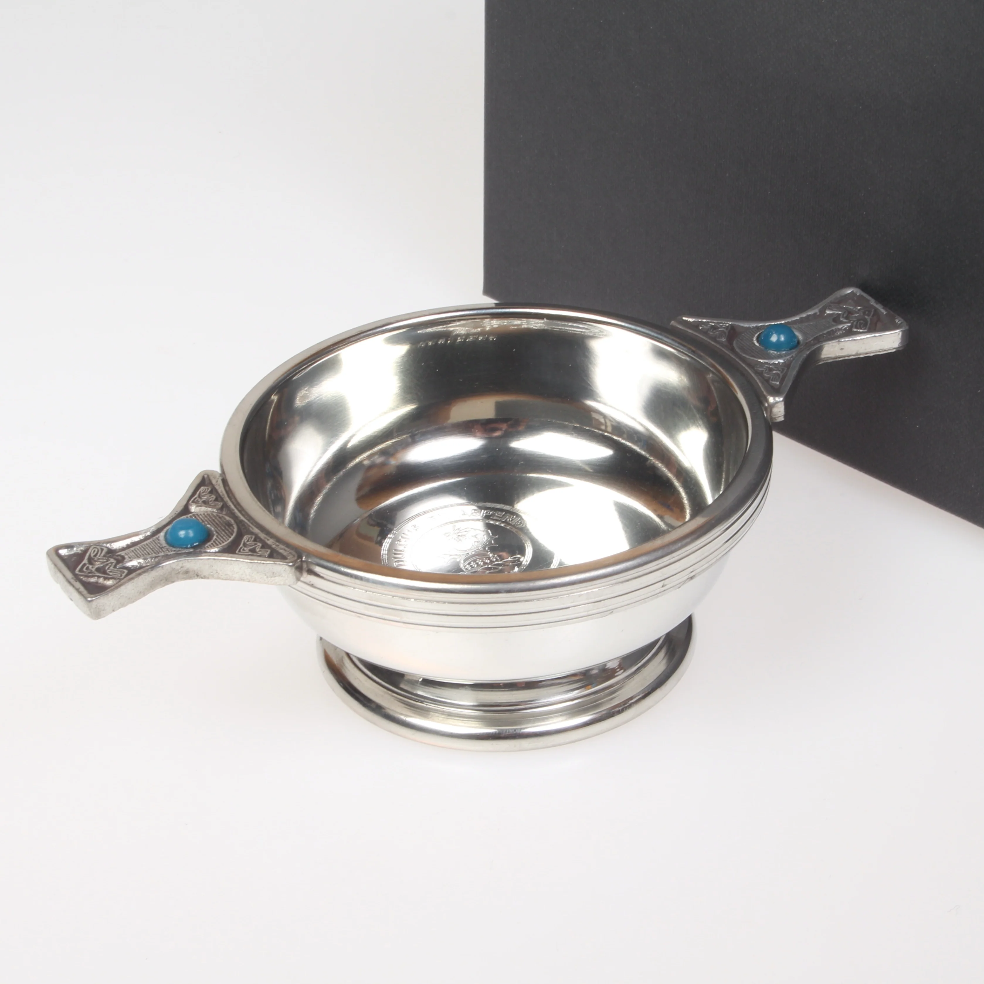 Baird Clan Crest Engraved Pewter Gem Handle Quaich - Image 2