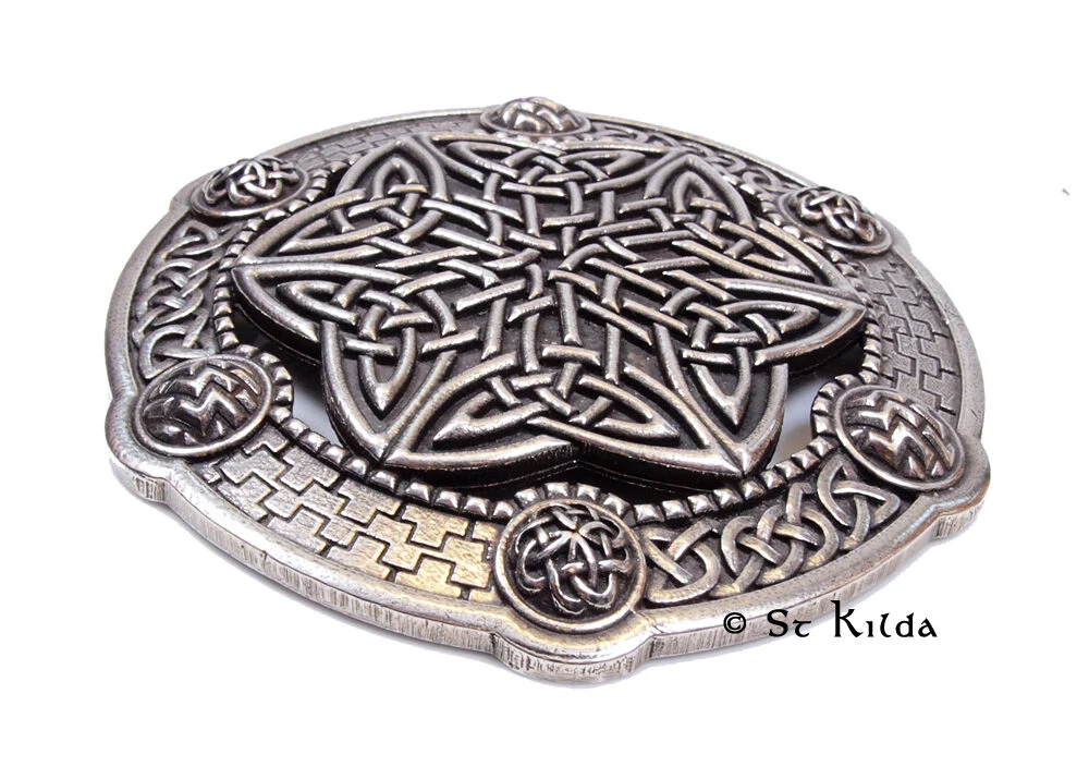 Celtic Key Plaid Brooch - Image 2