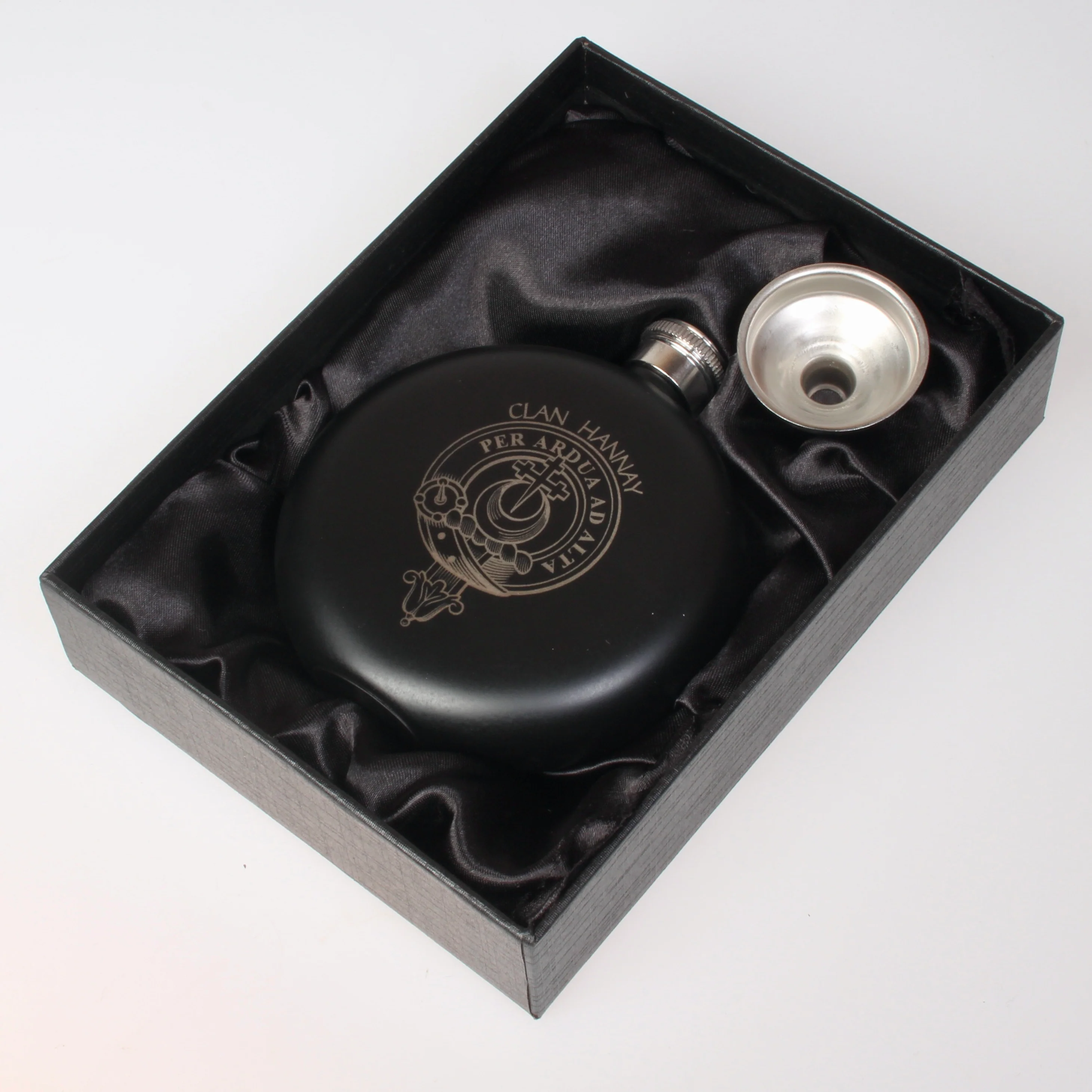 Clan Crest Black Steel 5oz Sporran Flask - Image 3