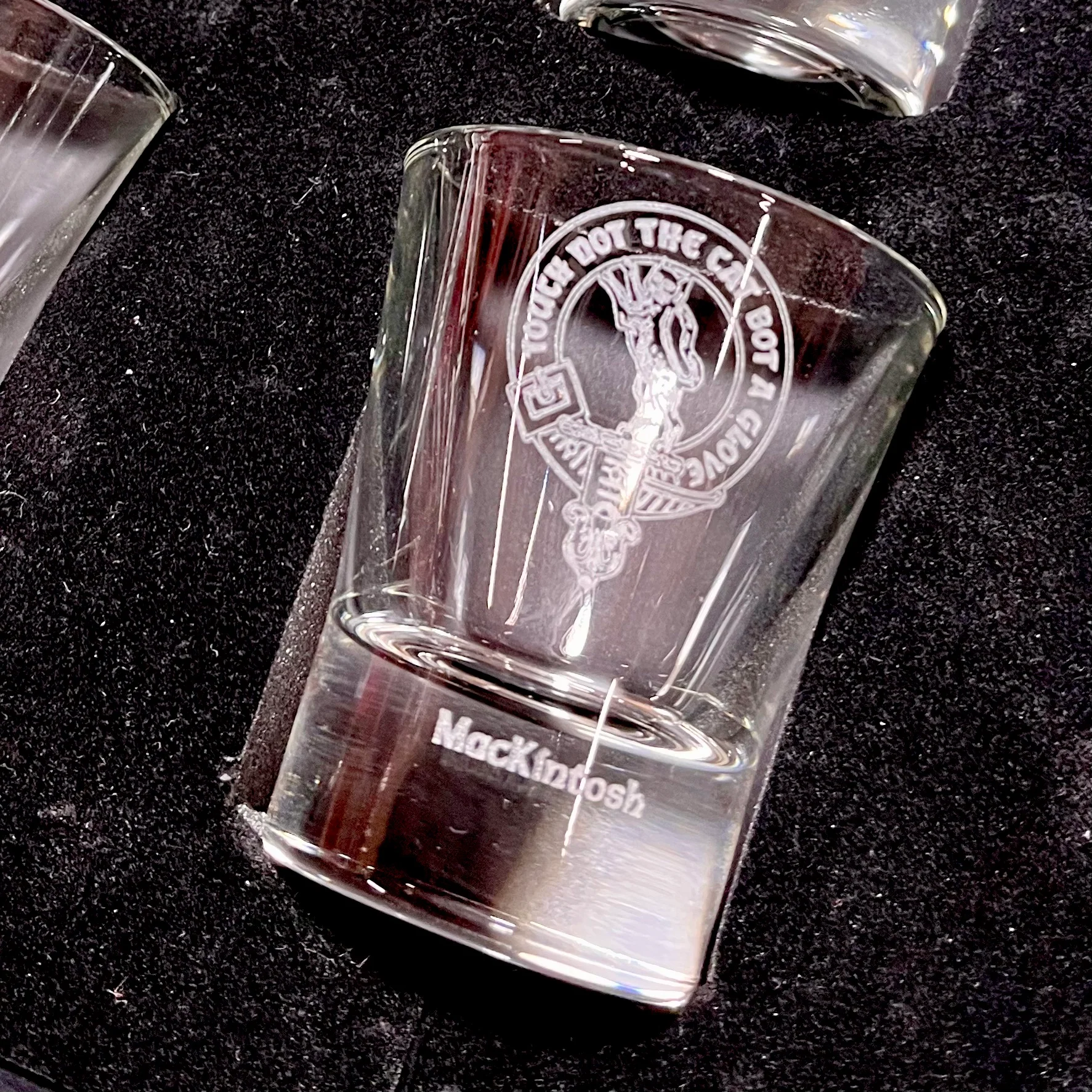 Clan Crest Dram Glass Set of 6 with MacKintosh Crest - Image 2