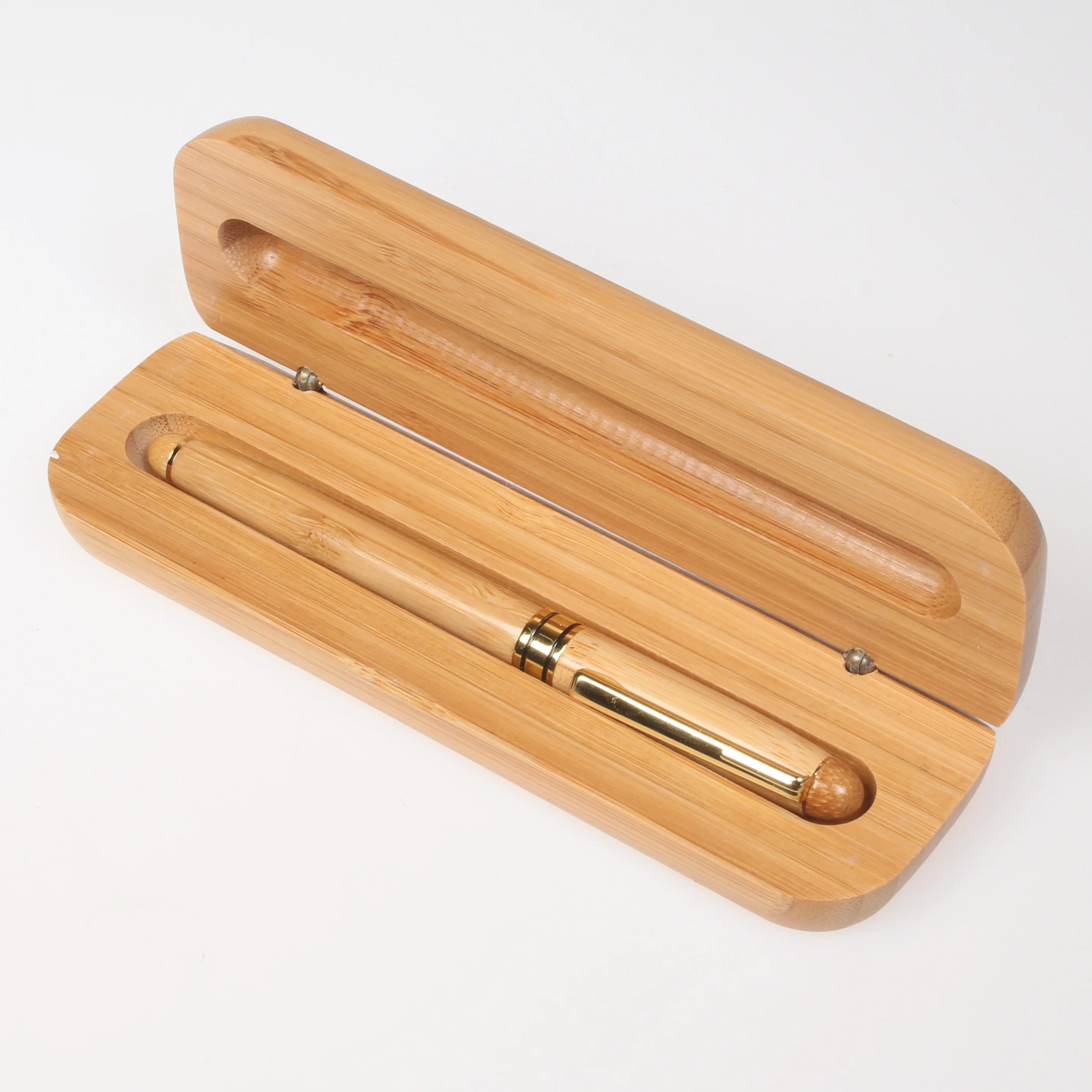 Clan Crest Engraved Fountain Pen Case with Pen - Image 2