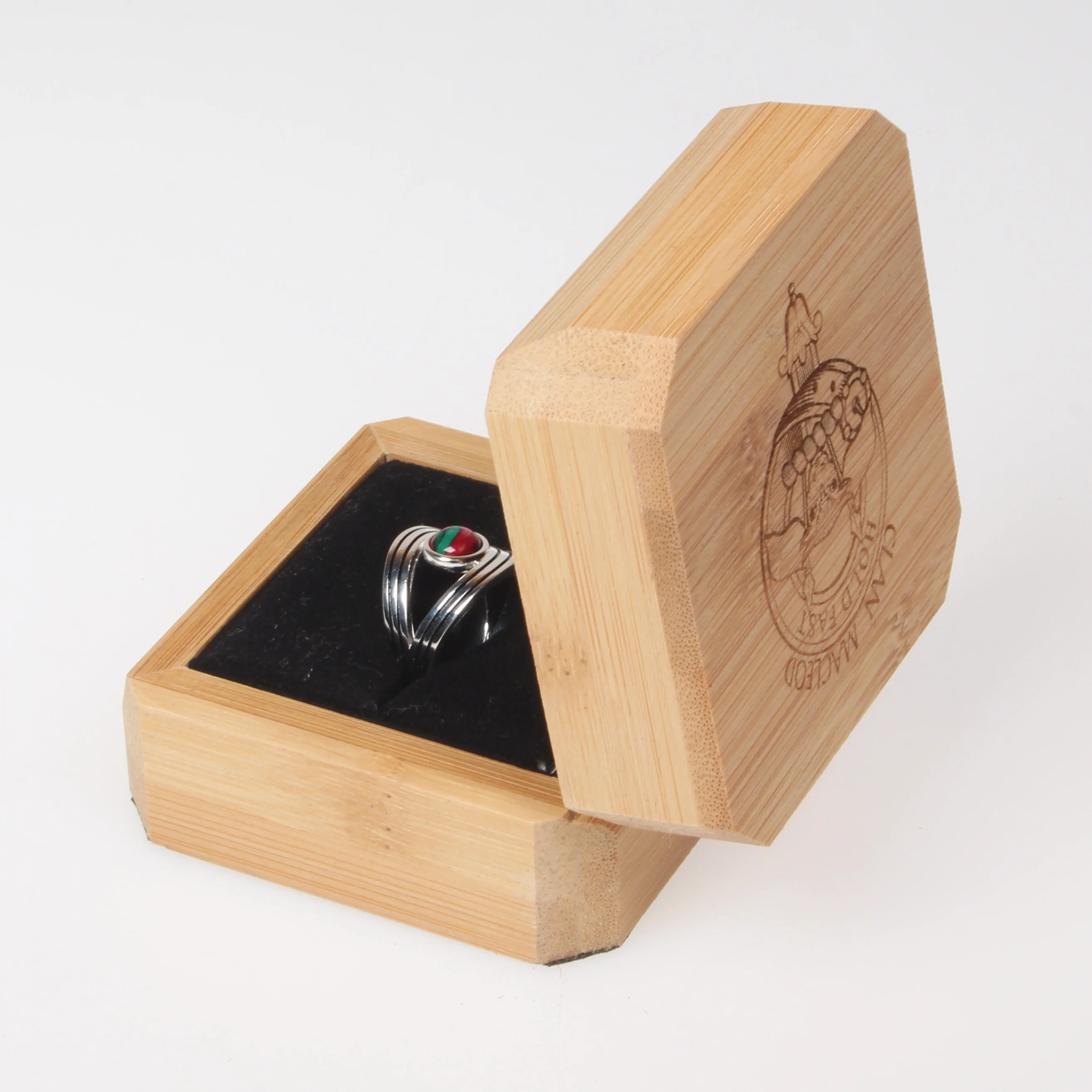 Clan Crest Engraved Luxury Wooden Ring Box - Image 3