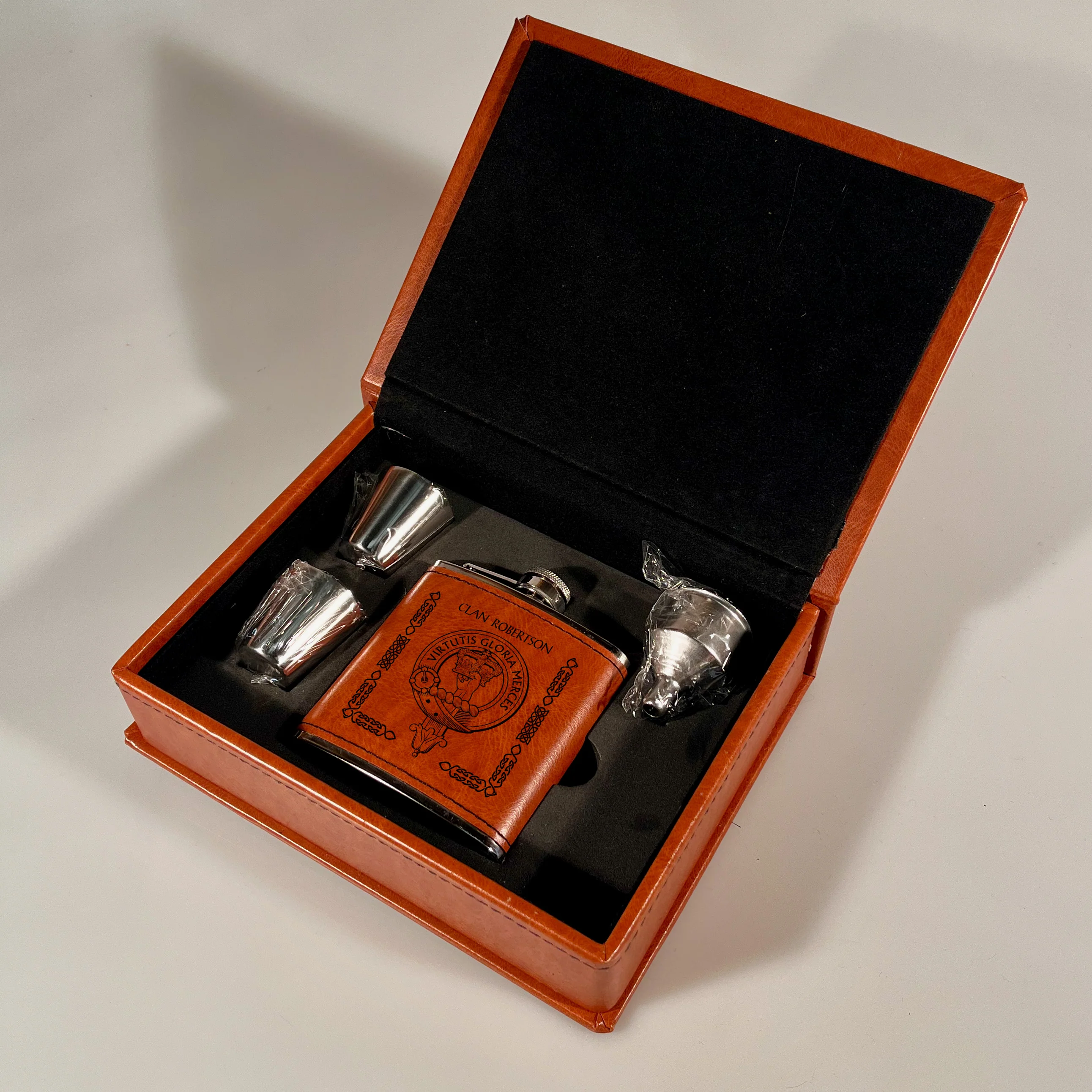 Clan Crest Hip Flask Gift Set - Boxed - Image 3