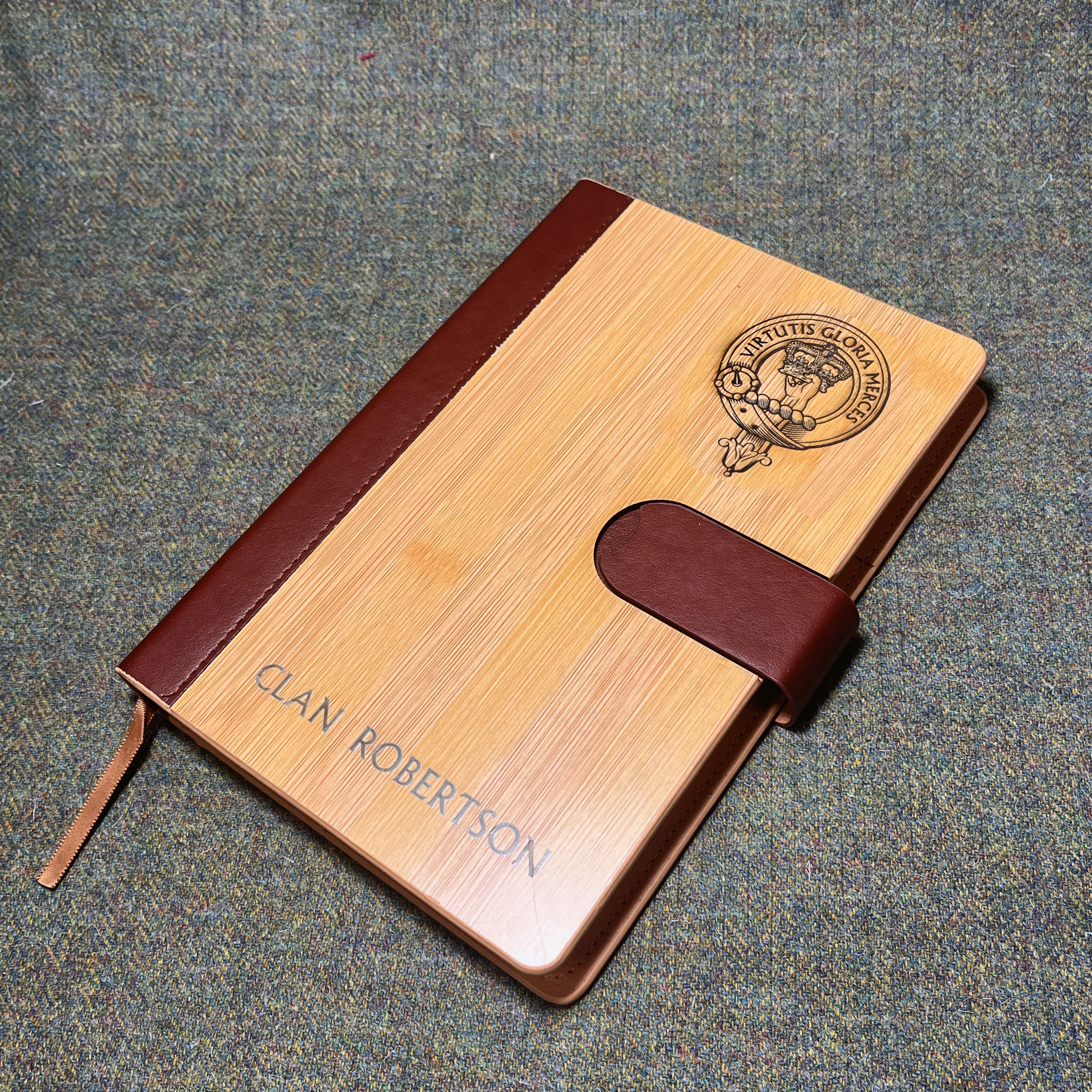 Clan Crest Luxury Bamboo Covered Notebook Boxed Set - Image 4