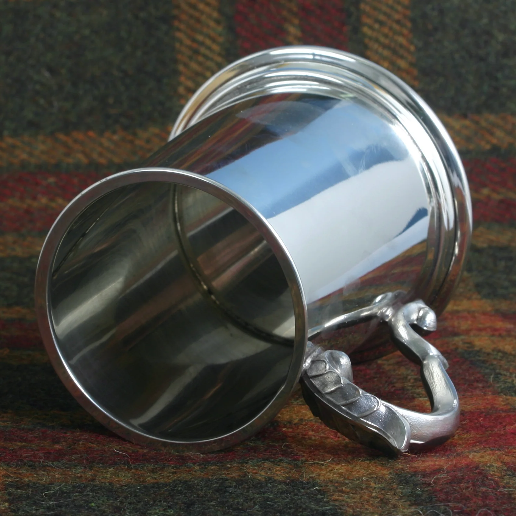 Clan Crest One Pint Pewter Tankard with Extra Engraving - Image 3