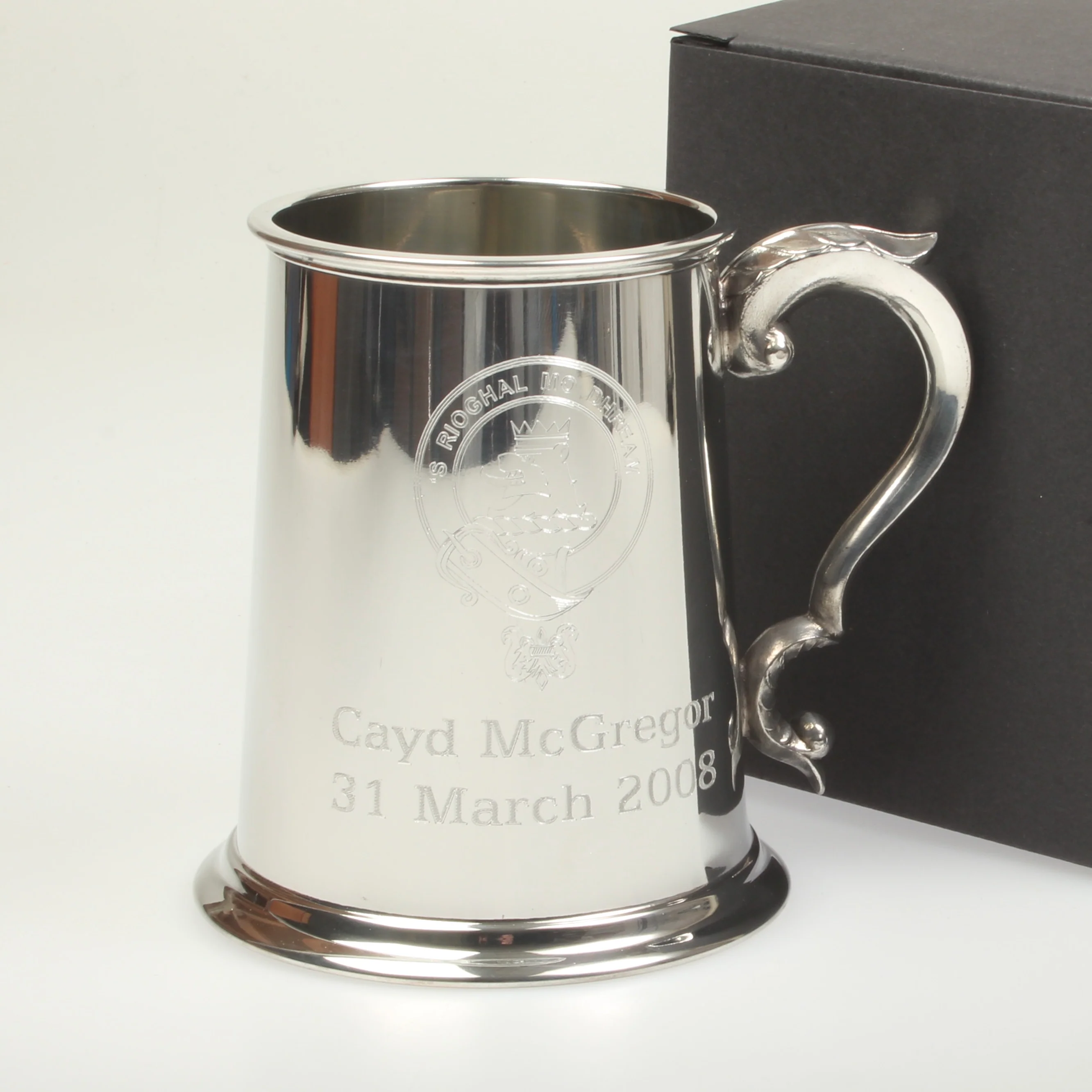 Clan Crest One Pint Pewter Tankard with Extra Engraving - Image 5