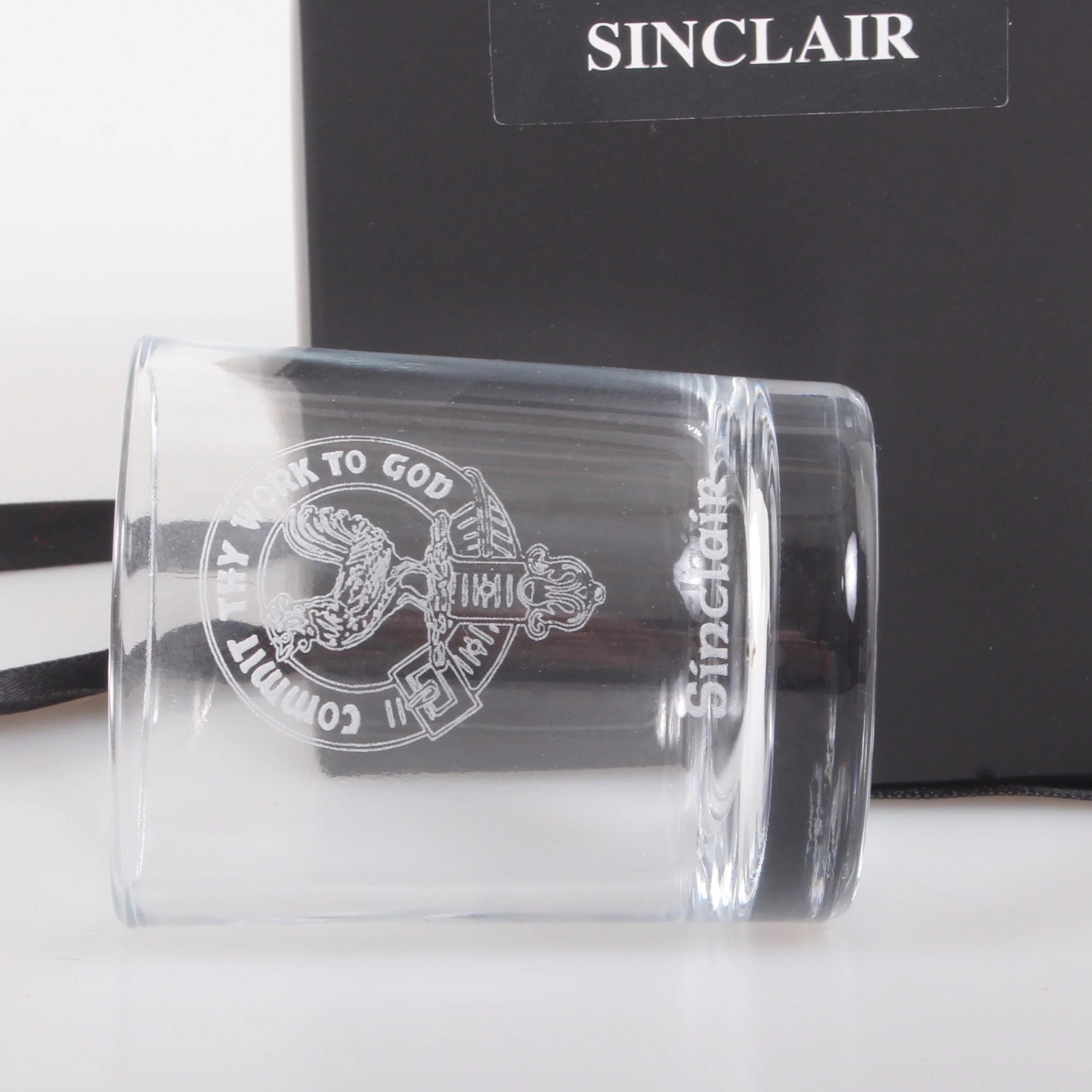 Clan Crest Whisky Glass with Sinclair Crest - Image 2
