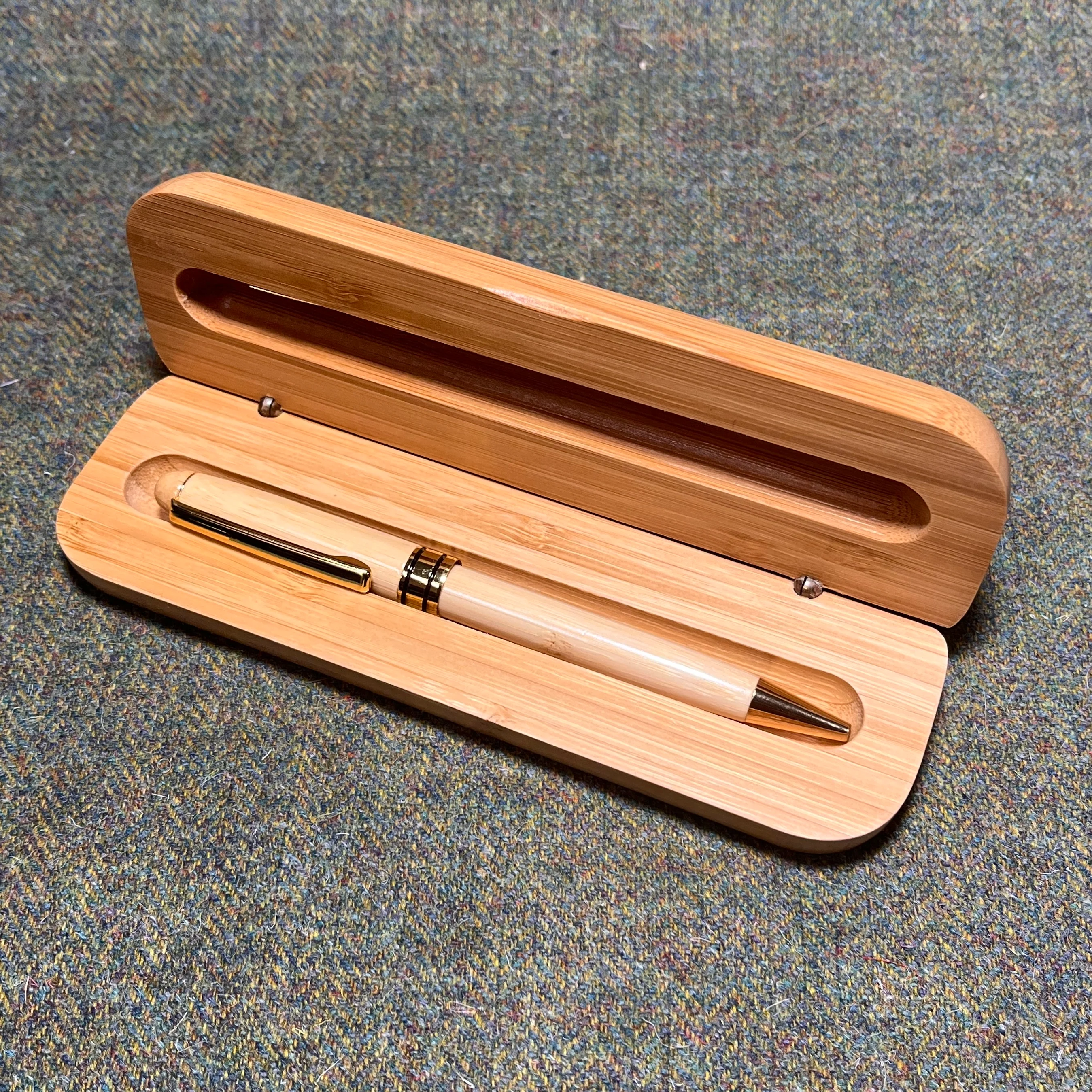 Clan Crest Wooden Pen Case With Matching Pen - Image 3