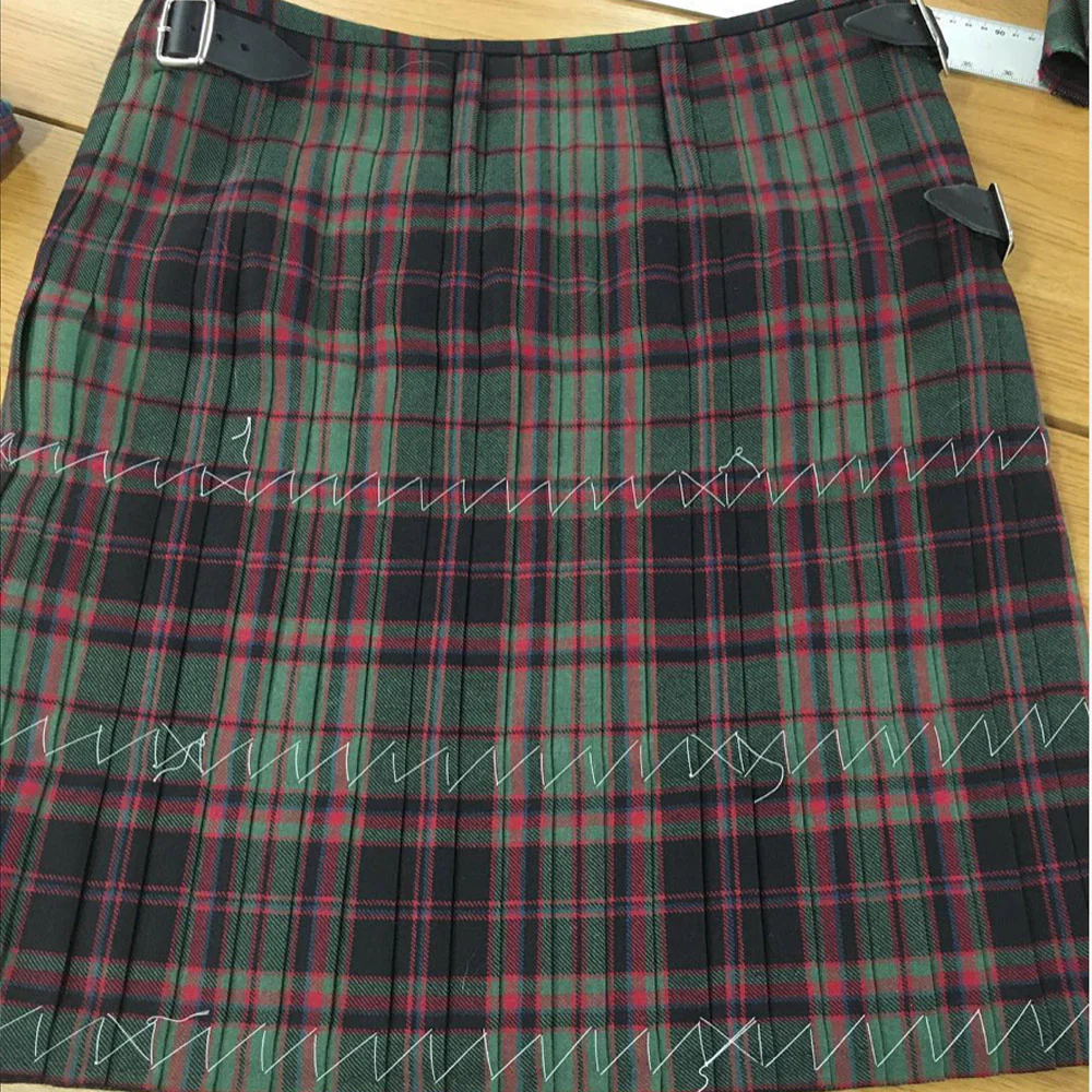 Cumming Hunting Muted Hand Stitched Kilt - Image 3