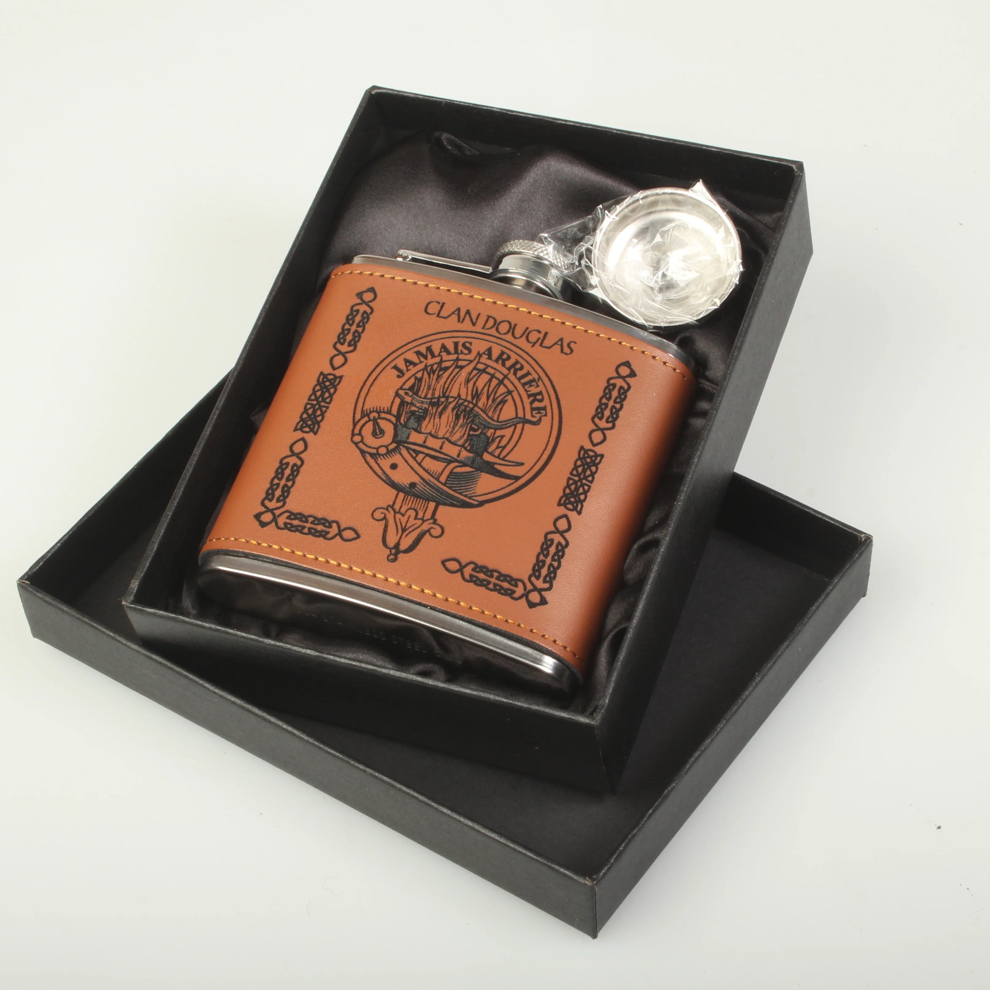 Douglas Clan Crest PU Leather Covered Hip Flask - Image 3