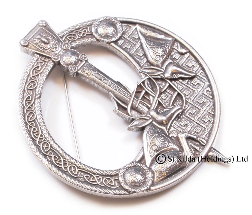 Fighting Stags Penannular Plaid Brooch - Image 2