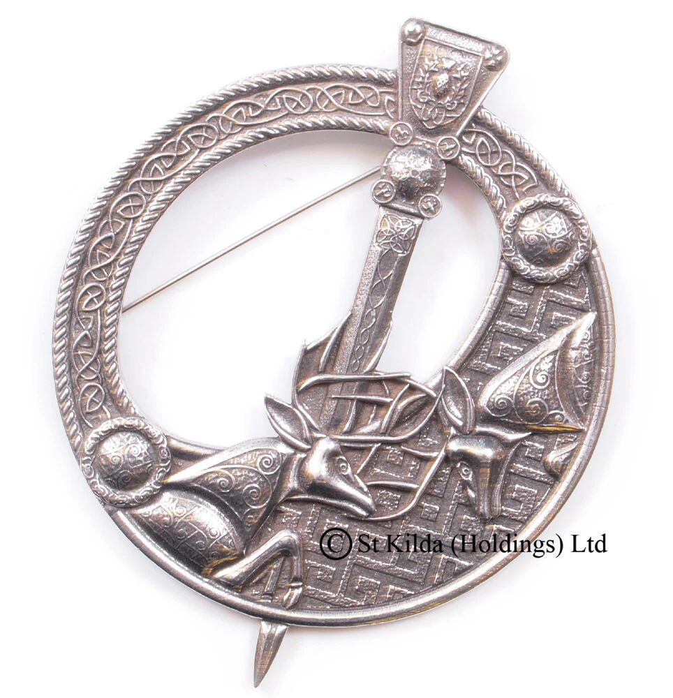 Fighting Stags Penannular Plaid Brooch - Image 3