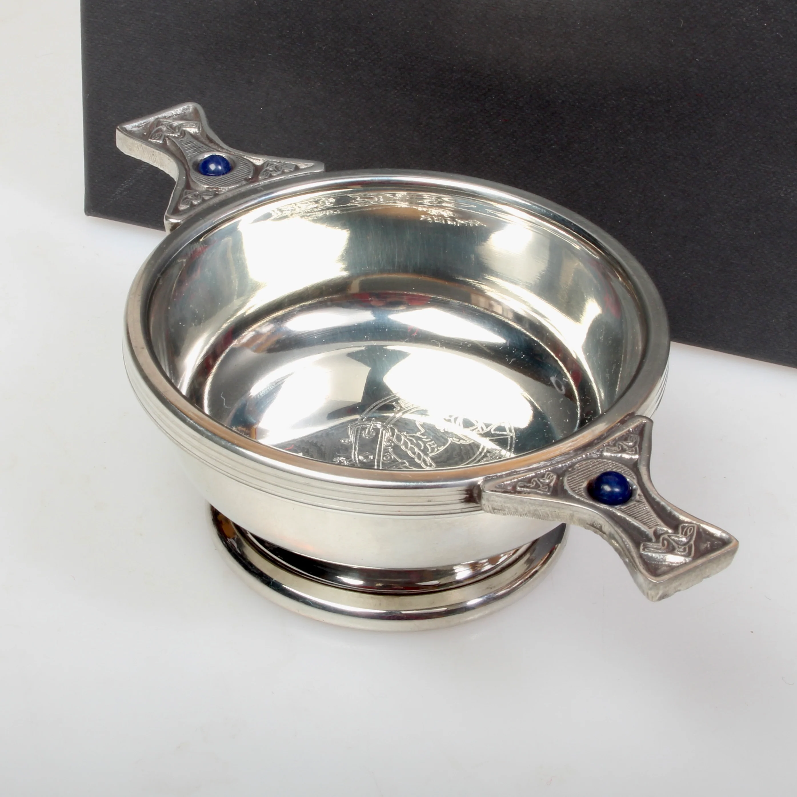Fraser of Lovat Clan Crest Engraved Pewter Gem Handle Quaich - Image 2