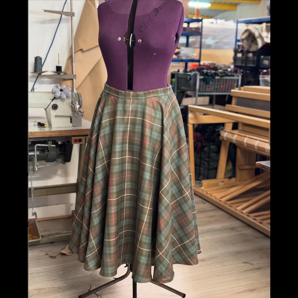 Full Lined Tartan Circle Skirt - Image 11