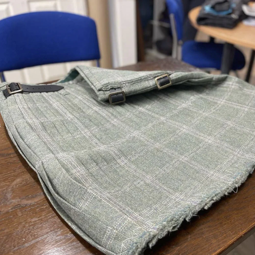 Gents 8yd Tweed Kilt - Image 4