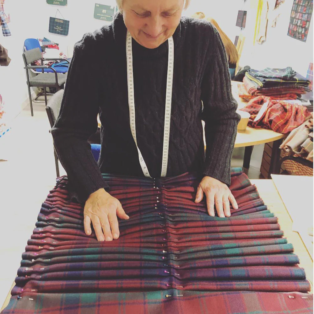 Gent's Medium Weight Hand Stitched Kilt - Image 2