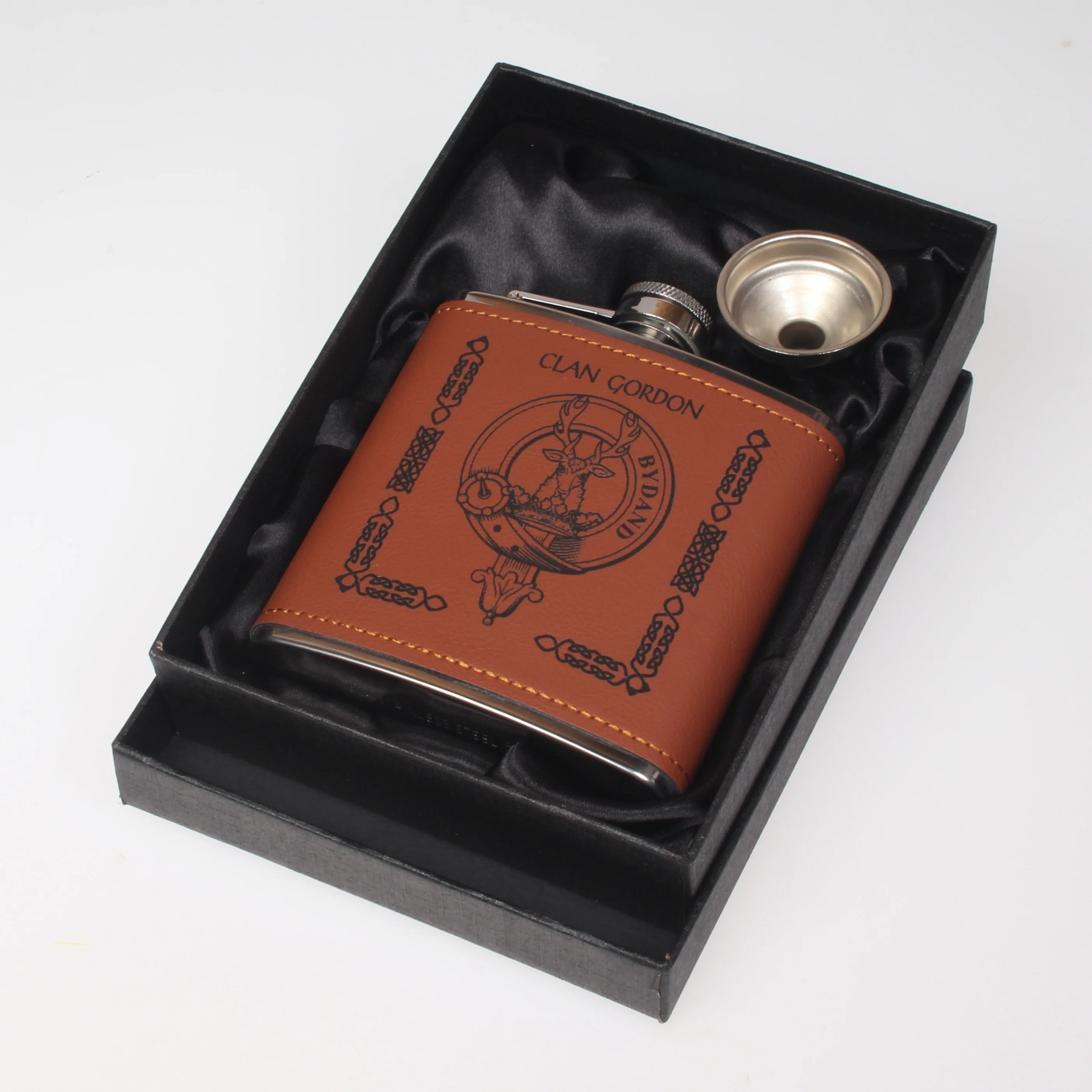 Gordon Clan Crest PU Leather Covered Hip Flask - Image 2