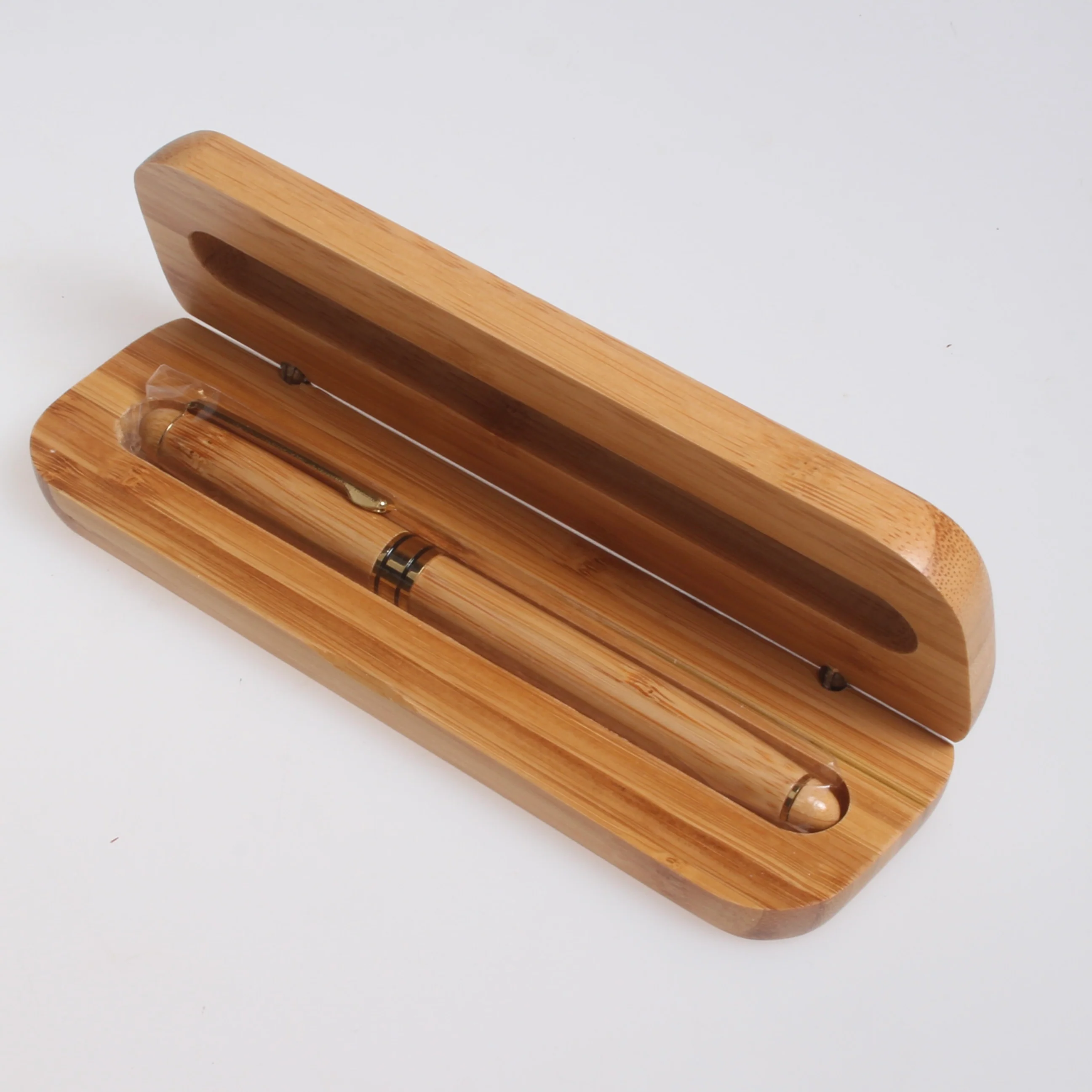 Hay Clan Crest Fountain Pen Case with Pen - Image 2