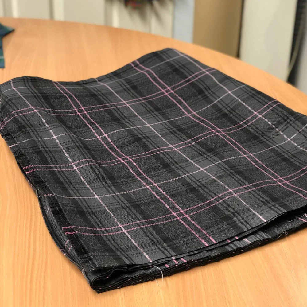 Highland Granite Pink Heavyweight Hand Stitched Kilt - Image 2