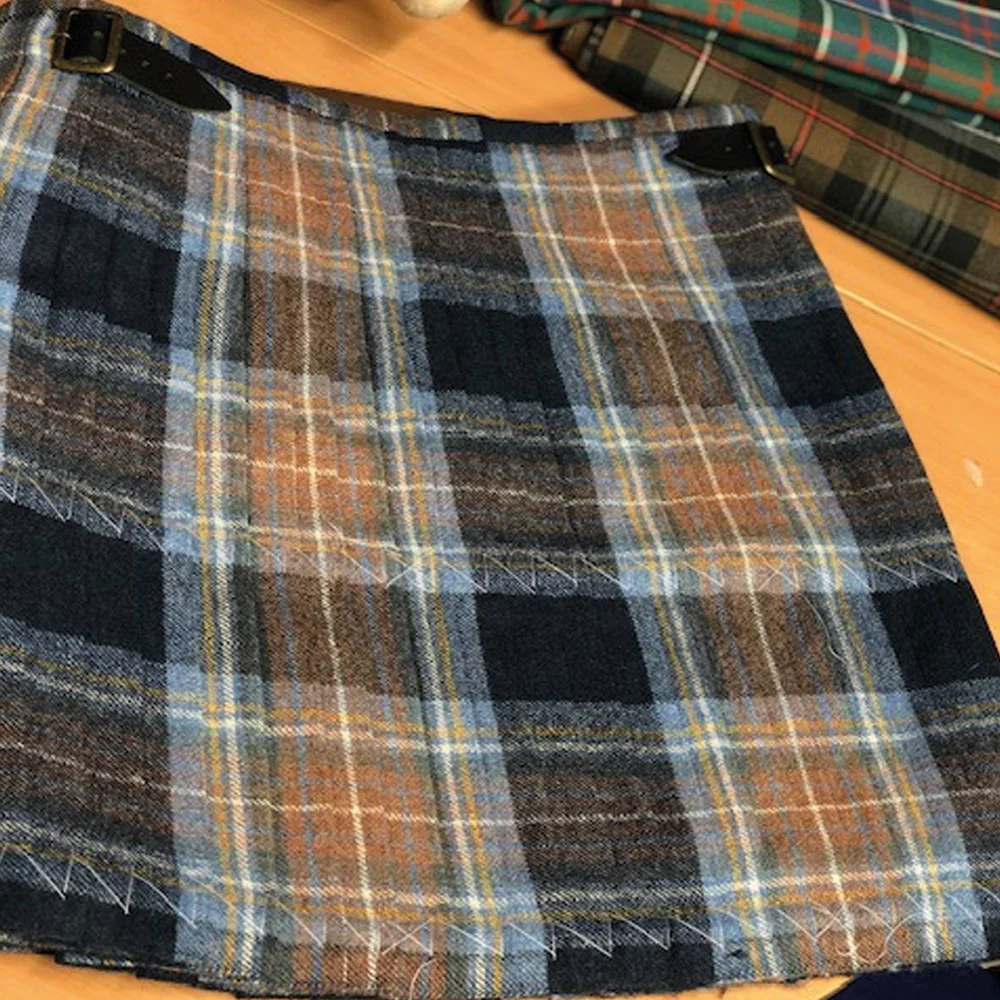 Holyrood Tweed Heavyweight Hand Stitched Kilt - Image 2