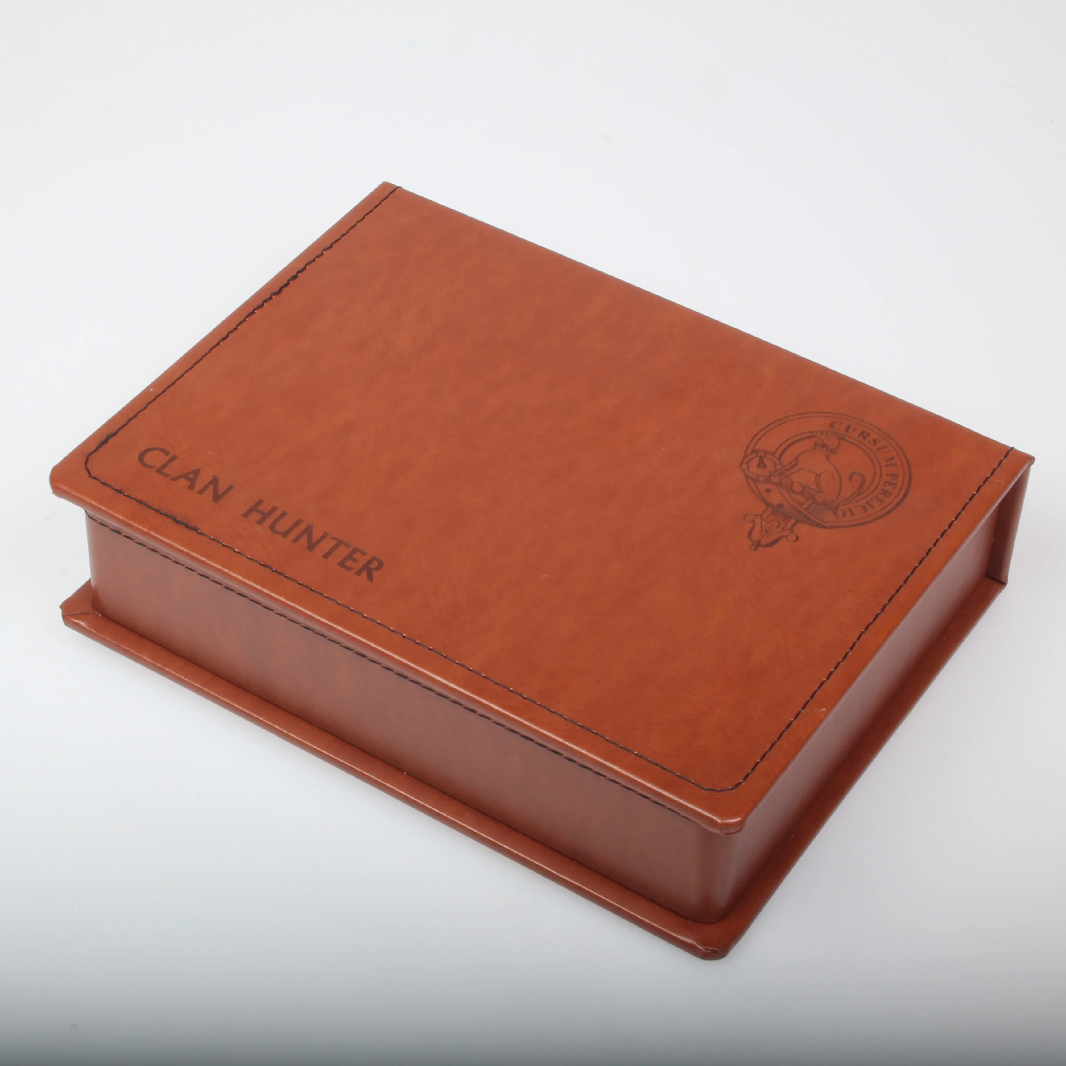 Hunter Clan Crest Hip Flask Gift Set - Boxed - Image 2