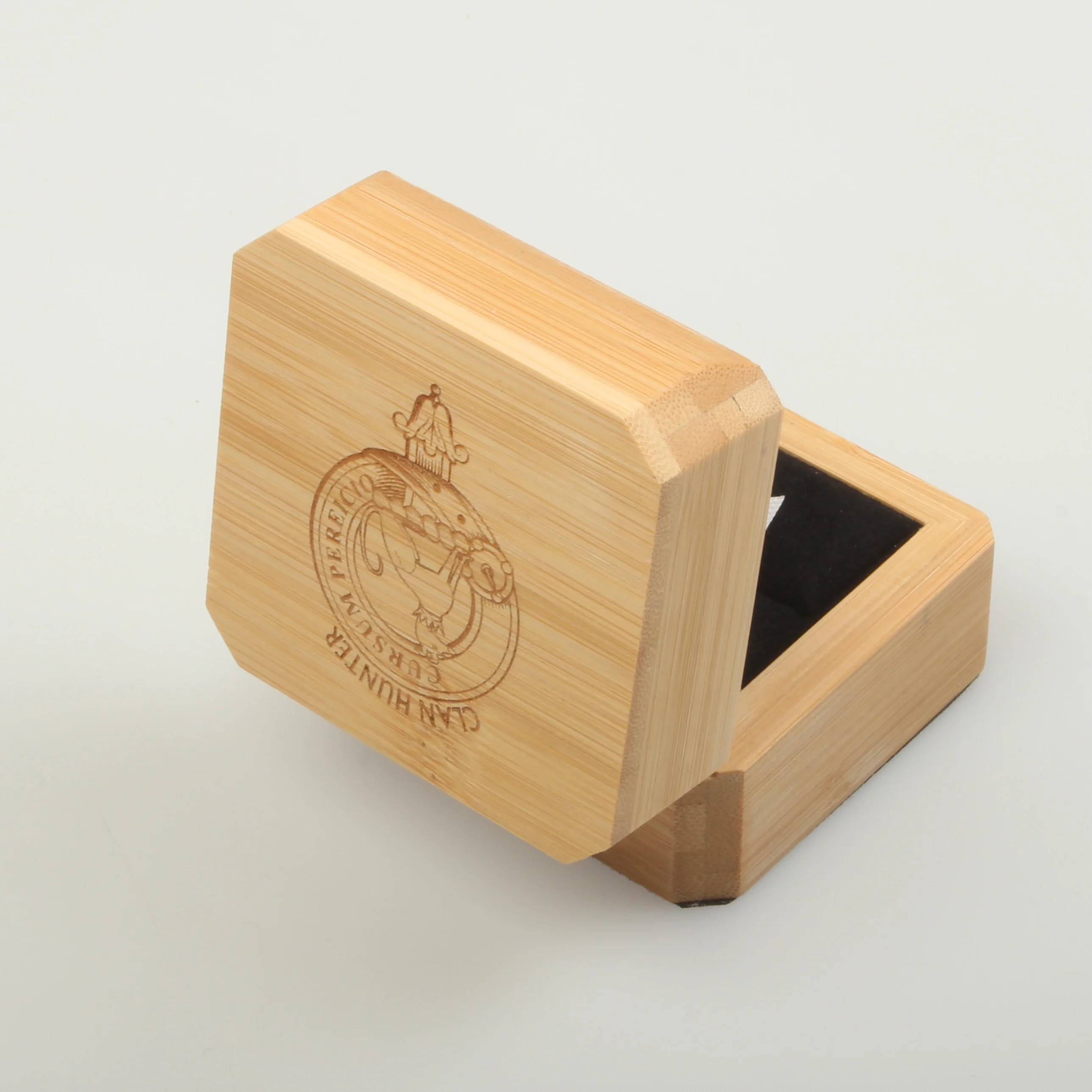 Hunter Clan Crest Wooden Ring Box - Image 2