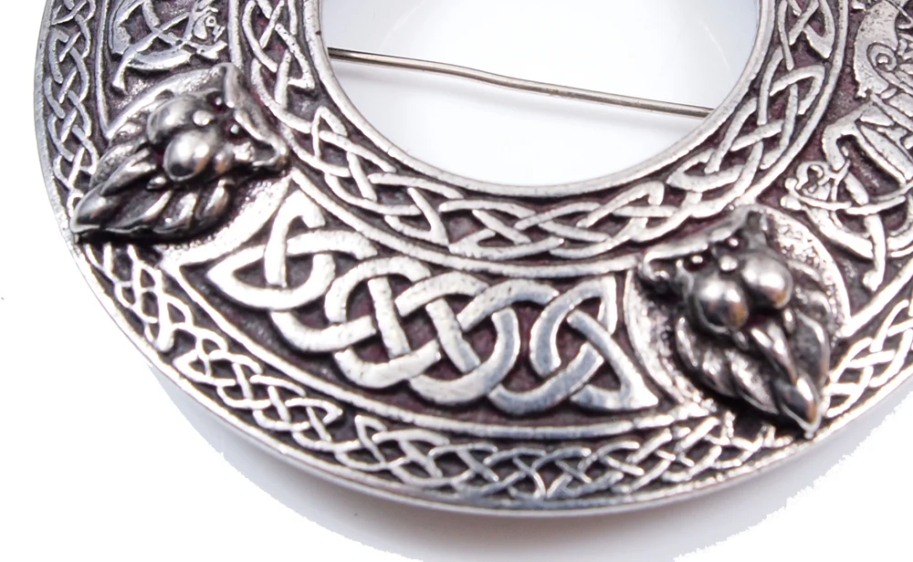 Lion Head Plaid Brooch - Image 2