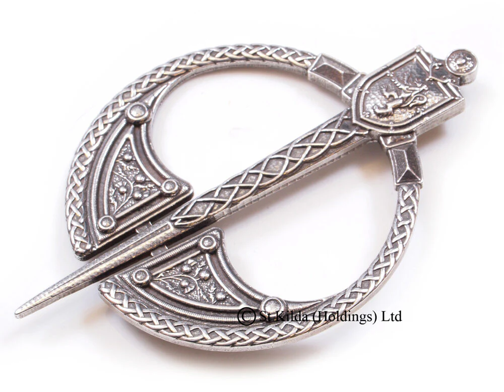 Lion Rampant  Penannular Plaid Brooch - Image 2