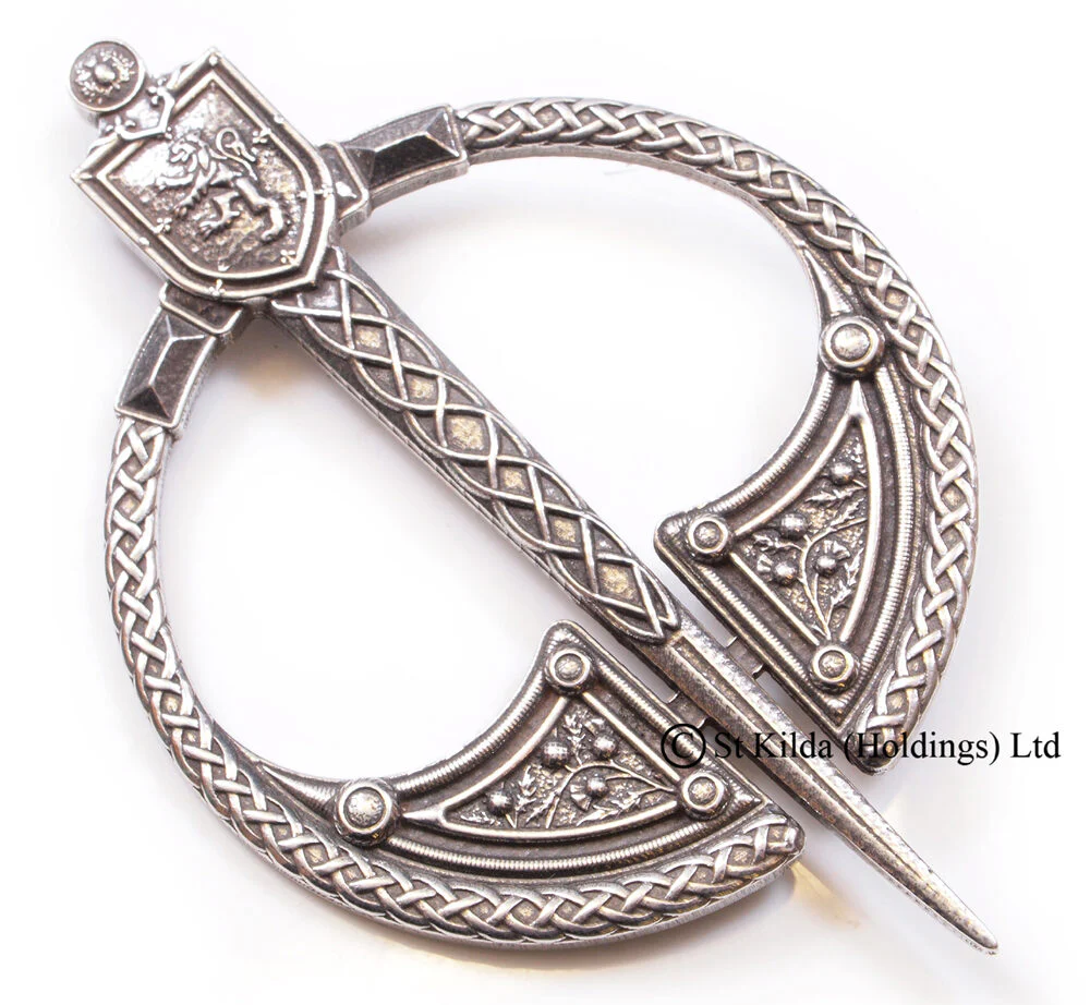 Lion Rampant  Penannular Plaid Brooch - Image 3