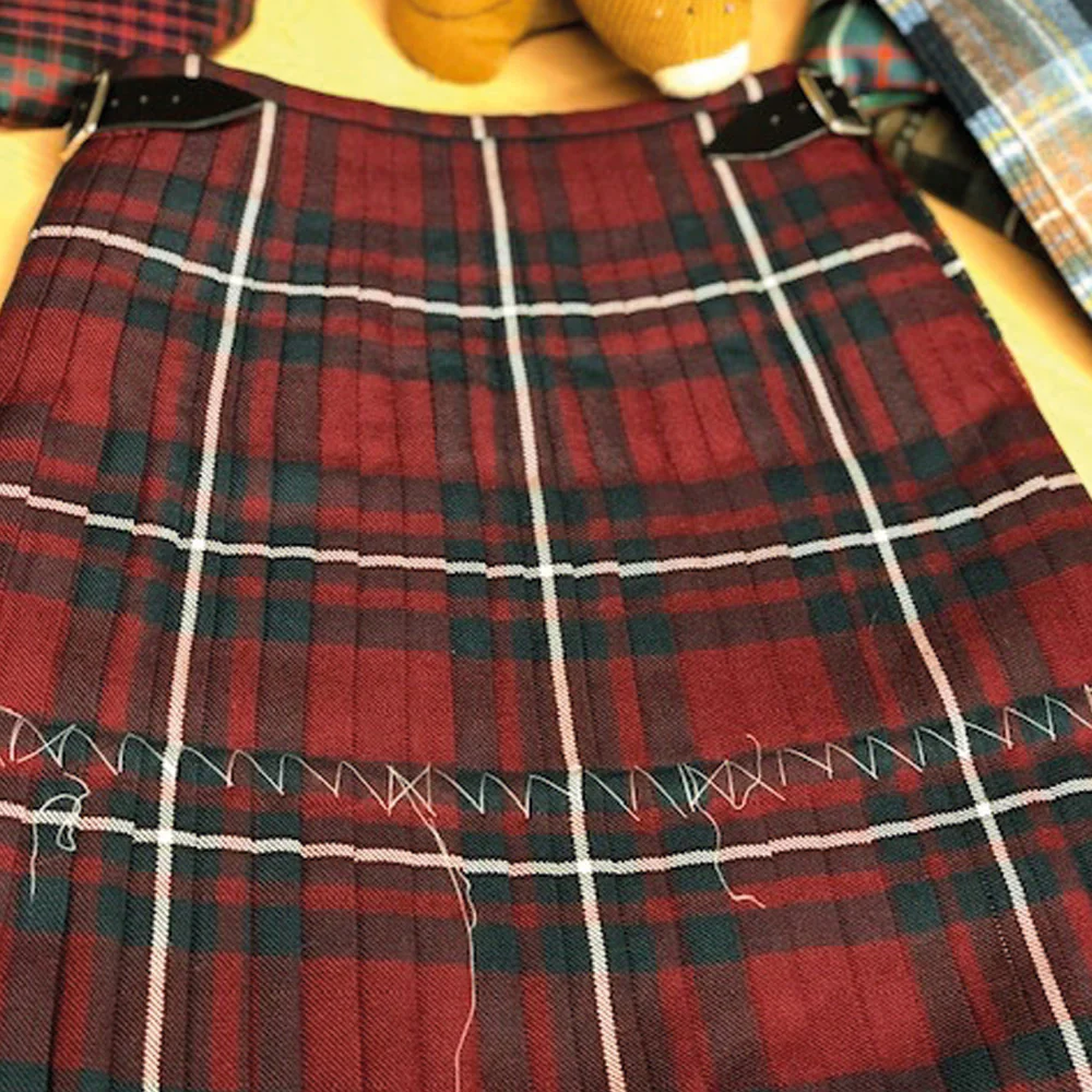 MacGregor Hunting Modern Heavyweight Hand Stitched Kilt - Image 2
