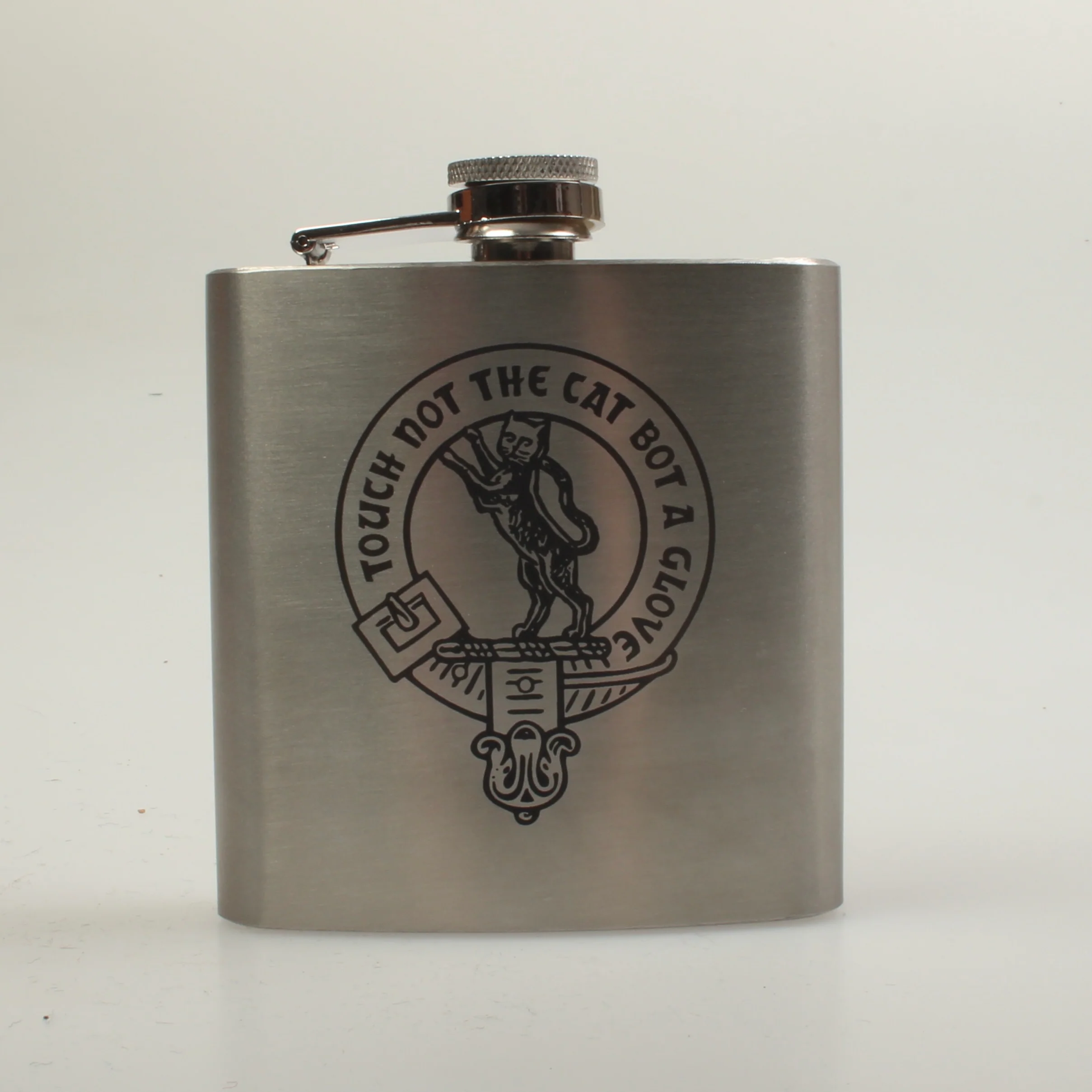 MacIntosh 6oz Engraved Clan Crest Hip Flask - Image 3