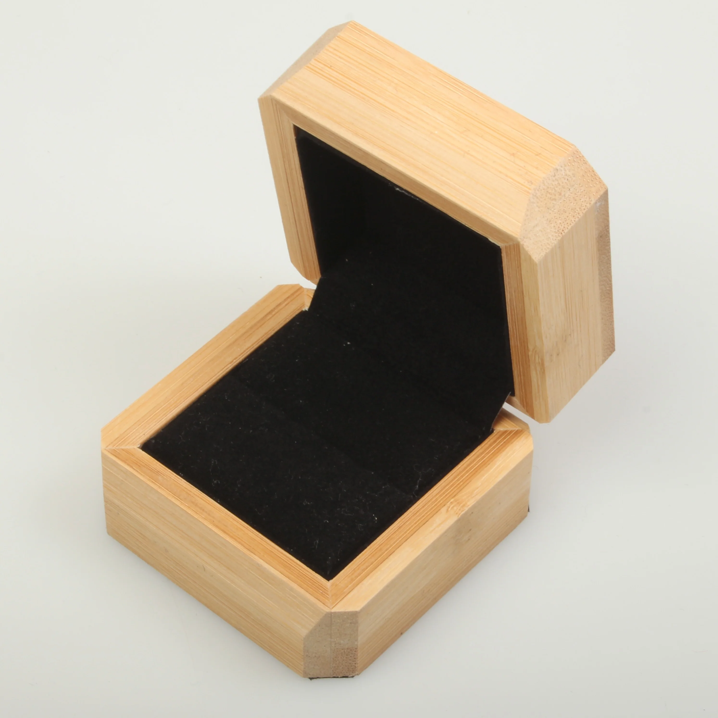 MacLeod Clan Crest Wooden Ring Box - Image 2