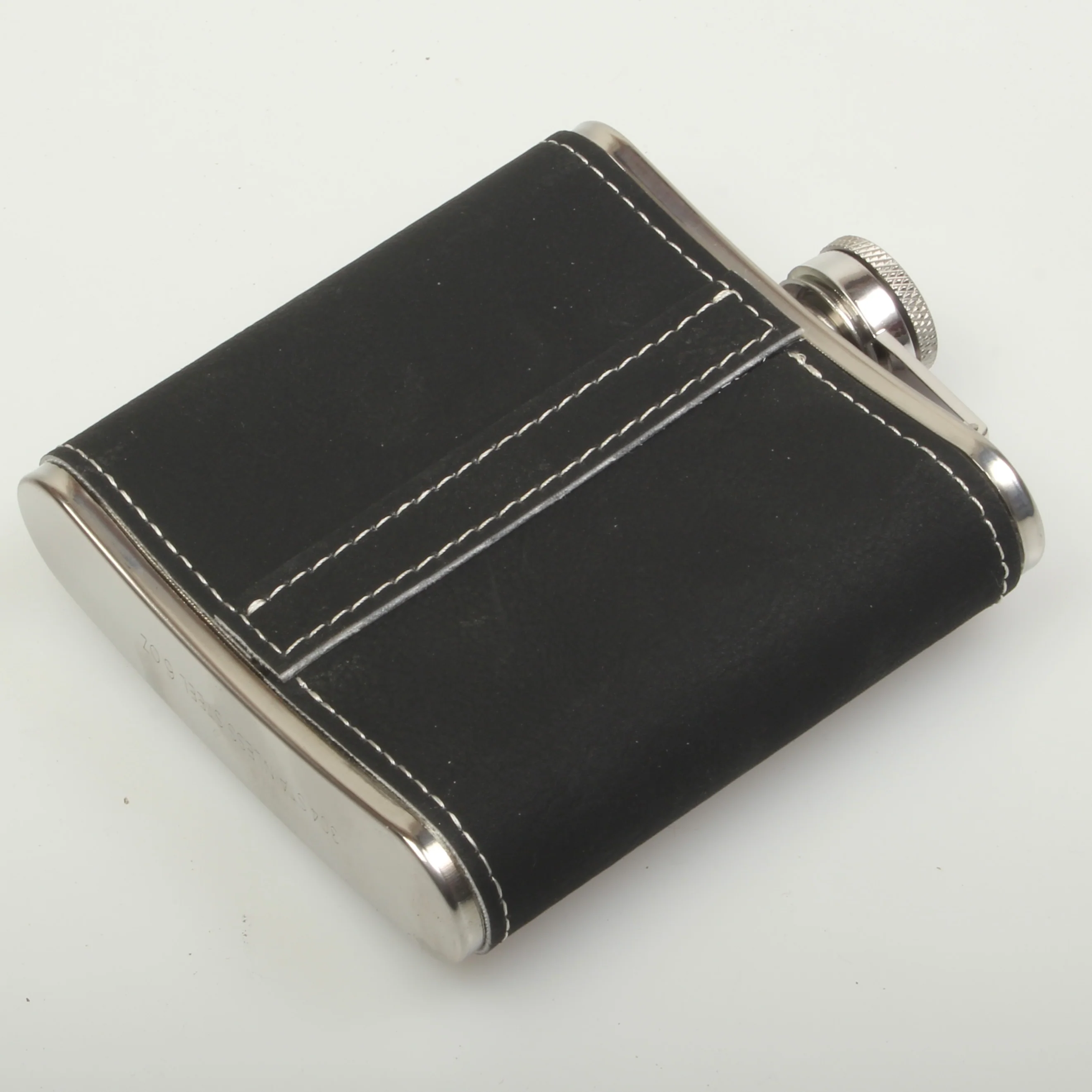 Malcolm Clan Crest Black PU Leather Covered Hip Flask - Image 3
