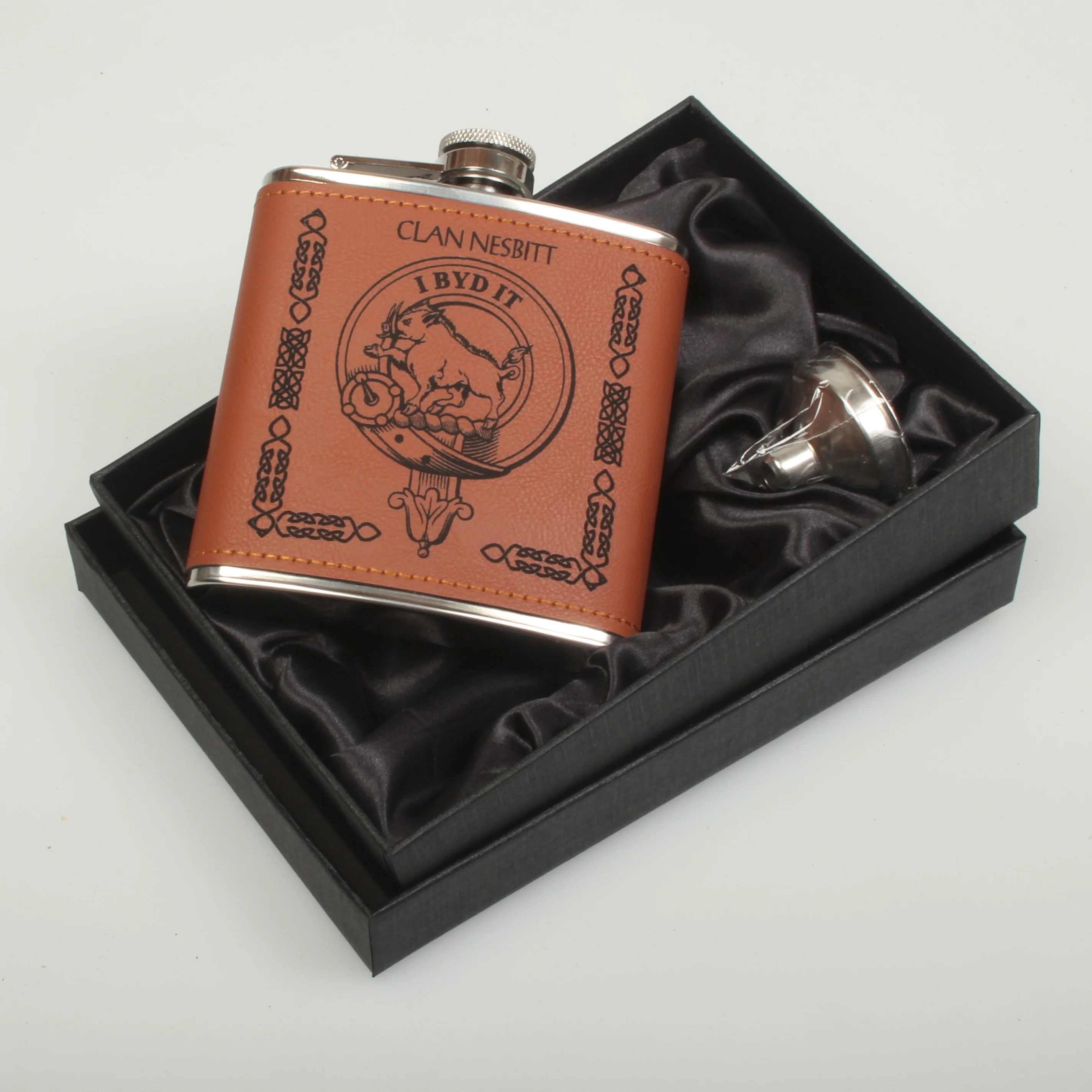 Nesbitt Clan Crest PU Leather Covered Hip Flask - Image 3