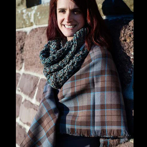 Official Outlander Wool Tartan Shawl. - Image 6