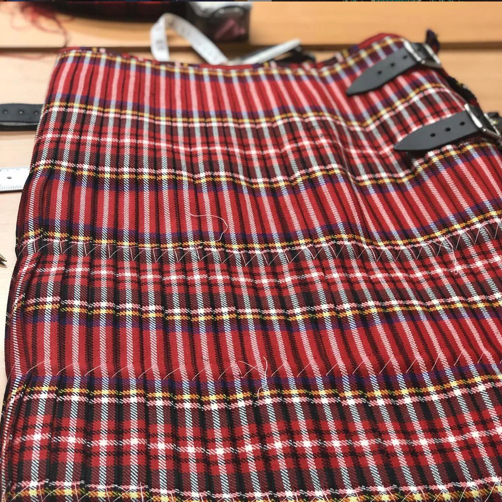 Royal Stewart Heavyweight Hand Stitched Kilt - Image 2
