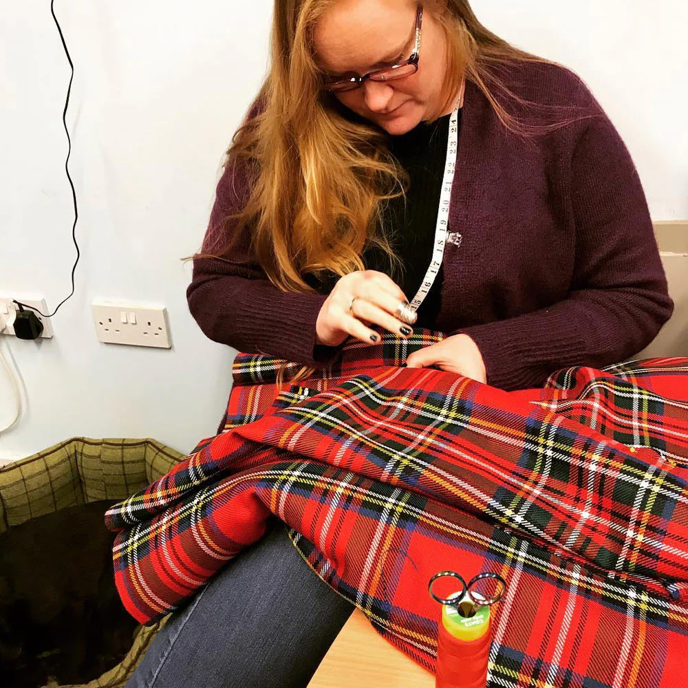 Royal Stewart Heavyweight Hand Stitched Kilt - Image 3