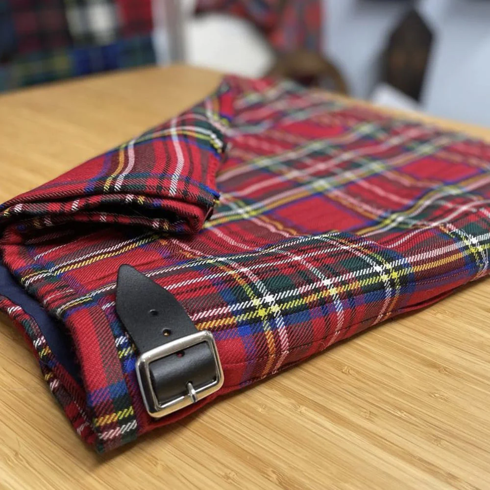 Royal Stewart Heavyweight Hand Stitched Kilt - Image 5