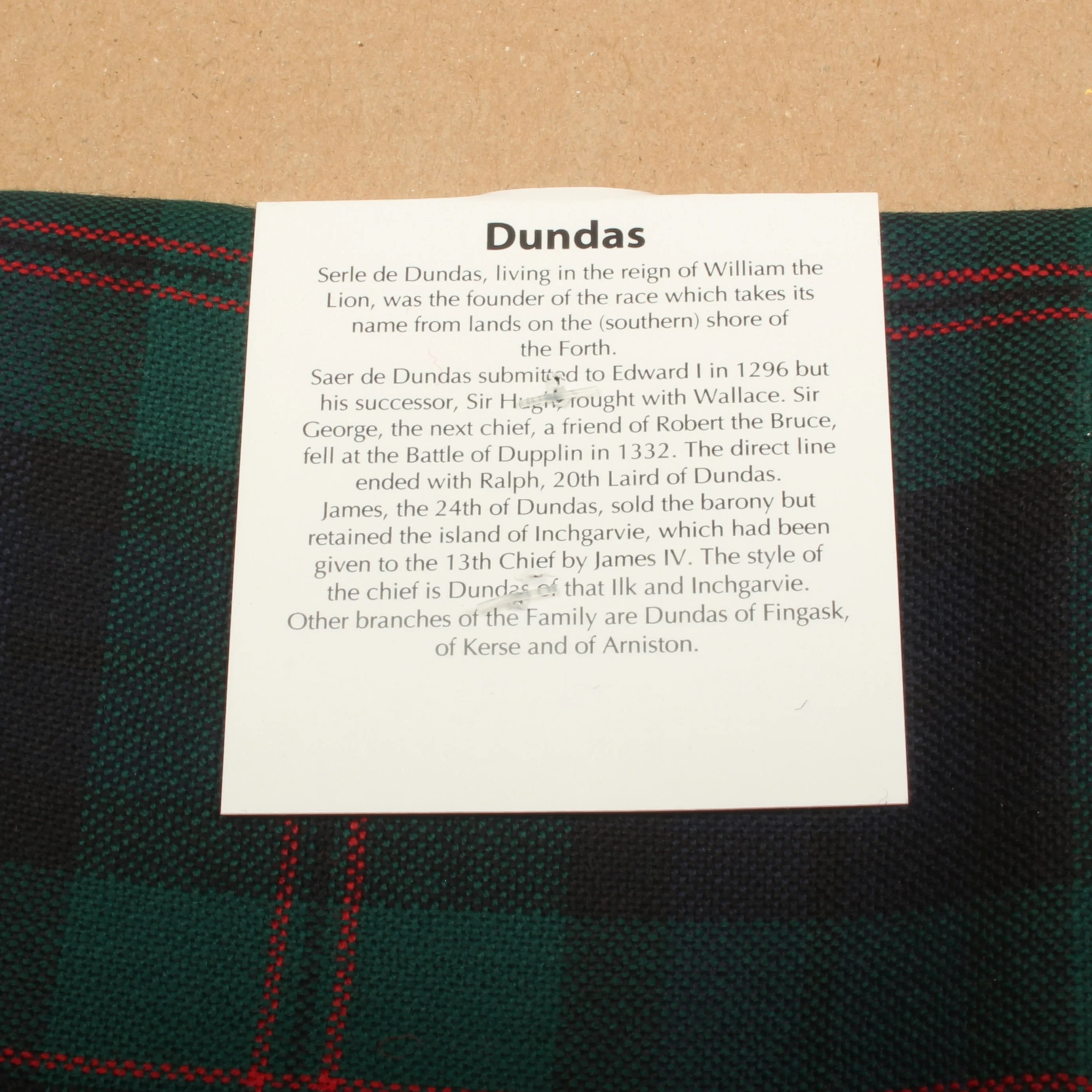 Scarf in Dundas Modern Wool Tartan. - Image 3