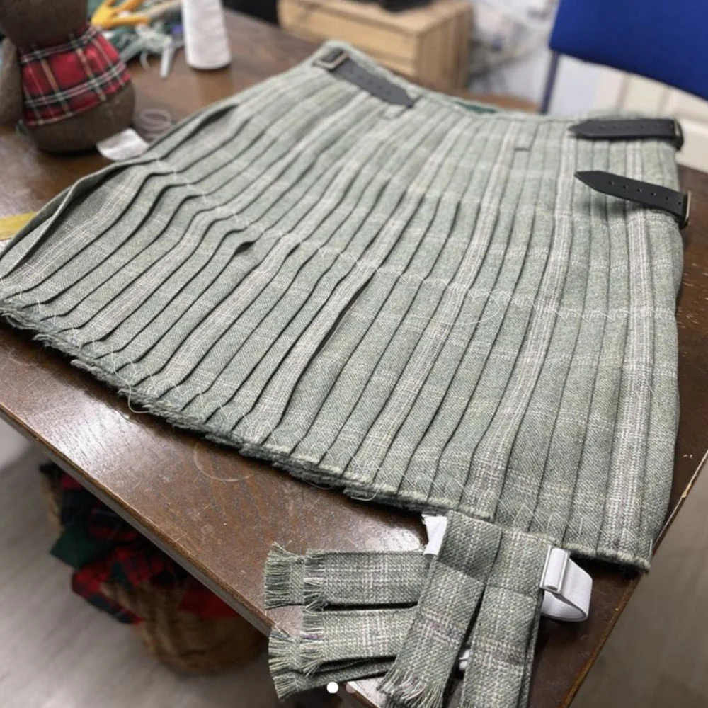 Woodpecker Tweed Hand Stitched Kilt - Image 5